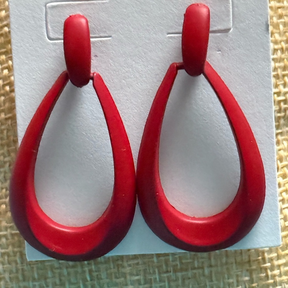 Elegant Red Teardrop Earrings